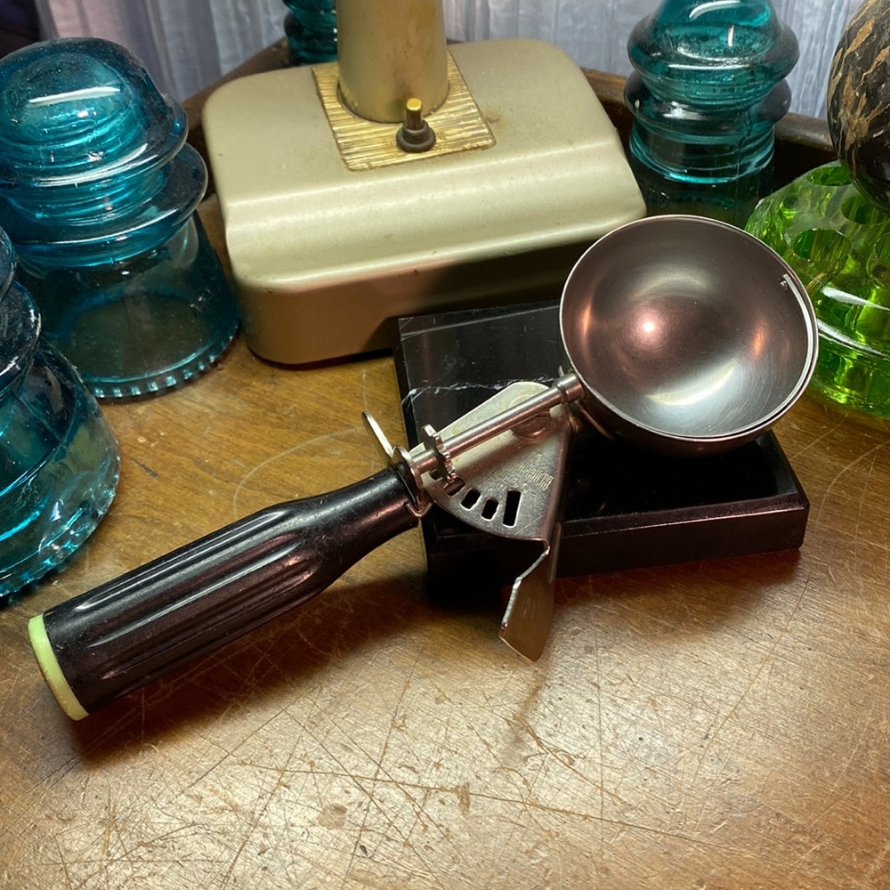 VTG Hamilton Beach Ice Cream Scoop Stainless Model 67 USA NSF Black Handle